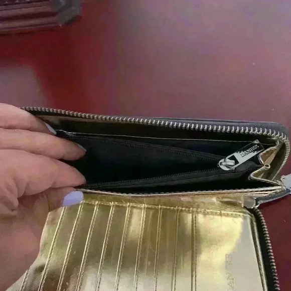 Danier leather  wallet - Picture 6 of 8